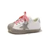 2026 Outono Novos Sapatos de Andador para Bebê Biqueira de Concha Sapatos Casuais Moda para Meninas Tênis de Prancha para Crianças Pequenas Tênis Esportivos Tendência