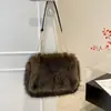 Bolso tote de felpa de alta calidad con correa de cadena para mujer, nuevo bolso de hombro de moda 2026, versátil para ir al trabajo, se puede llevar como bolso cruzado o de axila