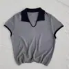Camiseta de punto sencilla con cuello polo de manga corta y paneles de color contrastante para mujer, nuevo estilo verano 2025, top holgado y adelgazante de manga corta