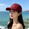 Gorra de Béisbol Suave con Letra Simple para Mujer 2026 Nuevo Estilo Coreano Gorra de Pico para Hombre Versátil Adelgazante para la Cara Todas las Estaciones