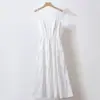 Conjunto de Moda Vestido Branco Delicado, Saia de Suspensório, Conjunto de Duas Peças Cardigã de Tricô, Novo Estilo 2025, Design que Valoriza a Silhueta