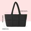 Bolsa Tote de Moda Transfronteiriça, Aparência Sofisticada, Grande Capacidade, Bolsa Acolchoada de Algodão na Moda, Bolsa de Ombro para o Outono e Inverno de 2025
