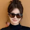 2026 Gafas de Sol Retro Europeas y Americanas de Marco Grande Nuevas para Mujer Tendencia Frescas Versátiles Ropa Urbana Accesorio para Fotos Protección Solar Protección UV Gafas de Sol para Hombre
