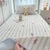 2026 Nuevo Modelo Cubre Cama de Felpa de Algodón Puro para Dormitorio Estudiantil, Un Lado Algodón un Lado Felpa, Sábana Acolchada Engrosada Juego de Tres Piezas