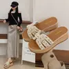 Sandalias de cuña para mujer, estilo nuevo 2026, para vacaciones en la playa, tipo slip-on, con perlas, estilo Chanel, suela gruesa