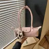 Bolso tipo baguette de lujo de nicho estilo francés, bolso tipo dumpling moderno y a la moda, adecuado para el uso diario, bolso versátil y moderno para hombro y debajo del brazo