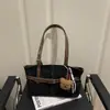 Bolso de Hombro Único de Cuero de Ciervo Terciopelo Color Sólido Gran Capacidad Retro Coreano Otoño e Invierno 2025 Simple Nueva Moda
