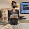 Camisa de manga larga con cuello en V estilo francés para mujer, nueva colección otoño 2026, elegante, adelgazante, versátil, con inserciones de malla, top elegante, moderno
