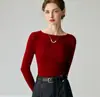 Nuevo suéter de punto fino de imitación de lana pura para mujer, estilo minimalista de primavera, cuello de una línea, jersey de punto fino ajustado, prendas de punto finas para interior que estilizan.