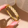 Pulsera de Hebilla con Patrón de Circonia Transfronteriza Europea y Americana Moda para el Trabajo Retro Pulsera de Lujo Ligero Sensación de Alta Gama Joyería de Mano Exquisita para Mujeres