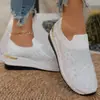 Nova coleção 2024 de sapatos femininos plus size para exportação: bico redondo, salto plataforma, modernos, com enfeites de strass, esportivos e casuais slip-on, disponíveis em estoque