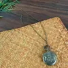 Tapa abatible tallada estilo retro Reloj de bolsillo grande de los doce signos del zodíaco Estilo étnico Diseño nostálgico Reloj de cuarzo luminoso Joyería de nicho