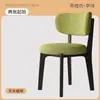 Silla de comedor de madera maciza estilo nórdico italiano, silla de diseñador de lujo ligero para el hogar, silla moderna con respaldo, silla de madera maciza para apartamentos pequeños