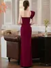 Vestido de Noche con Acabado de Alta Gama, Elegante Estilo de Banquete, Impresionante Vestido Largo de Sirena con Escote Asimétrico y Abertura para Anfitriona, Adecuado para Brindis y Banquete de Regreso a Casa