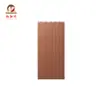 Piso exterior de madera compuesta de cinco agujeros, patrón recto, hecho a medida, impermeable, antideslizante, resistente al desgaste, adecuado para balcones, terrazas, patios y áreas escénicas