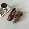 Sapatos Mary Jane Retro Pretos de Salto Grosso para Mulheres, Novo Modelo Outono 2026, Sapatos Pequenos de Couro Quadrados Elegantes e Delicados com Solado Macio para Mulheres