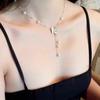 Collar de acero de titanio con perlas de agua dulce, ligero, de lujo, con borlas de fritillaria y mariposa, elegante cadena de clavícula con perlas de agua dulce de celebridades de Internet para mujer