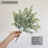 Parede artificial de plantas aquáticas com plantas verdes, grama de água fria com 7 pontas, estilo mediterrâneo, plantas brancas e verdes, grama estilo francês