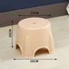 Taburete redondo de plástico engrosado para uso doméstico, diseño simple, disponible en varios colores, taburete antideslizante para baño, fácil de transportar para uso en sala de estar y cubículo