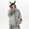 Moletom com capuz Doberman e detalhes de rebites emendados, estiloso para homens e mulheres, moderno e versátil para outono e inverno, jaqueta de casal resistente