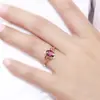 Anillo Corona de Rubí Estilo Coreano Anillo Brillante Color Fuego Chapado en Oro Rosa Pétalo Abierto Anillo de Diamante Rojo con Forma de Huevo