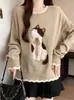 Suéter de punto recto con bordado de gato color avena para mujer, nuevo y elegante para otoño 2026, top suave y acogedor A13623