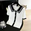 Blusa Feminina Listrada com Gola Peter Pan High-End Chic Camiseta Lançamento Primavera/Verão 2026 Mais Vendida Malha Slimming que Cobre o Corpo