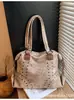 Bolso de mano tipo tote retro de gran capacidad para otoño e invierno 2026 nuevo y moderno, fresco, con remaches, bolso de mano y bolso de hombro versátil