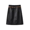 Falda de cuero PU de estilo vintage, de cintura alta, adelgazante, en color café, diseñada para mujeres, con un look chic y versátil, y una silueta ajustada.. A14070
