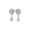 Novos Brincos de Tarraxa Flor de Zircônia Prateada Gota d'Água para Mulheres Brincos com Senso de Design de Nicho Acessórios de Brinco de Moda de Luxo Leve Pingentes de Brinco