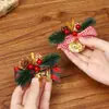 Nueva caja de regalo con accesorios de frutas rojas navideñas, aguja de pino y lazo, guirnalda, ramas de pino, campanas, colgantes para decoración de árbol de Navidad