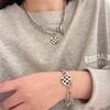 Collar con colgante de amor con diseño de tablero de ajedrez europeo y americano, pulsera para mujer, estilo moderno y moderno, cadena de clavícula que combina con todo, accesorios, collar para pareja