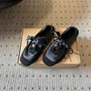 Zapatos de ballet de satén estilo dulce de alta calidad de Guangzhou para mujer, con cordones, punta cuadrada, planos, cómodos, suela blanda, zapatos casuales de entrenamiento alemán para mujer