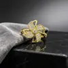Anillo Abierto Giratorio para Mujer, Anillo de Nicho de Lujo Ligero, Anillo de Dedo Índice de Moda con Flor y Estrella Incrustadas de Diamantes de Alta Gama