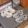 Nuevos Zapatos Infantiles para Niñas Primavera/Verano 2026, Tenis de Malla Transpirable, Zapatos Casuales con Estilo para Padres e Hijos, para Niños Mayores