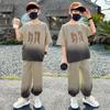 2025 Nuevo Traje de Verano para Niños Estilo Occidental para Niños Guapo Deportivo Ocio Degradado Camiseta de Manga Corta Conjunto de Dos Piezas