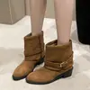 Marca da moda Outono/Inverno 2026 Botas de Cano Curto Elegantes de Calçar Salto Grosso Fivela Botas Martin Botas Western Femininas Suede Emagrecedoras Estilo Francês