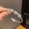Pulsera de Perlas Multicapa Estilo Francés con Diamantes, Pulsera de Lujo Ligero y Gama Alta, Diseño de Joyería para Mano de Tendencia de Moda Personalizada Nicho