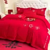 Conjunto de bordado de casamento de quatro peças de algodão vermelho brilhante e amigo da pele para atacado, conjunto de cama de casamento estilo chinês