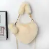 Outono/Inverno 2026 Nova Bolsa de Pelúcia Coração Estilo Coreano Bolsa Transversal com Corrente Feminina Bolsa de Pelo com Orelha de Coelho Fofa Versátil Formato de Coração