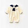 Macacão Estilo Marítimo Novo Primavera e Outono 2025 para Meninos e Meninas, Macacão Bordado com Letras para Recém-nascidos 51037 Roupa para Bebê