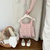 Colete Infantil Feminino Primavera e Outono 2025 Novo Colete Tricô para Bebês Outono Peça de Roupa Exterior Estilo Ocidental Cereja Alça