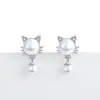 Brincos Elegantes de Gato com Pérolas para Mulheres, Design de Nicho com Toque de Luxo, Brincos Únicos, Moda de Luxo Leve, Acessórios de Orelha Minimalistas com Pérolas