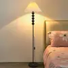 Luminária de Chão com Cinco Esferas Estilo Nórdico Retro Plissada para Sala de Estar Sofá Luz Ambiente Decorativa Minimalista Protetora para Olhos Quarto Luminária de Cabeceira