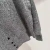2026 Cardigan de tricô de botões de lã pura de gola redonda de alta qualidade para mulheres, outono e inverno, com um delicado padrão floral, elegante casaco suéter