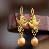 Pendientes de Aro Redondos con Perlas Doradas Par Fénix Tendencia Nacional para Mujer, Tachuelas de Moda Versátiles de Diseño de Nicho de Gama Alta