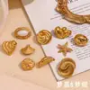 Moda Europea y Americana Nuevo Alto Sentido Geométrico Amor Festoneado Pecho Acero Inoxidable Chapado en Oro de 18 Quilates Patrón Ovalado Broche