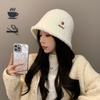 Sombrero de Punto Nuevo Estilo Coreano Otoño e Invierno para Mujer Forro Polar Engrosado Cálido Sombrero de Cubo Elegante con Etiqueta Metálica de Letra