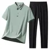 Conjunto de Dos Piezas para Hombre de Verano: Camisa Polo de Manga Corta Transpirable de Seda de Hielo y Pantalones Largos para Deportes y Ocio Juvenil, Transpirable de Seda de Hielo