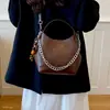 Bolso cubo de moda bandolera de otoño para mujer, bolso de hombro sencillo de nicho 2026 para ir al trabajo, nuevo estilo con colgante, bolso de día cruzado